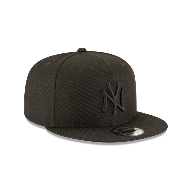  New Era New York Yankees Black On Black Snapback Cap 9fifty  Limited Edition : Sports & Outdoors