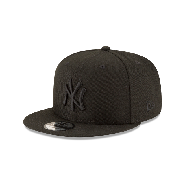  New Era New York Yankees Black On Black Snapback Cap 9fifty  Limited Edition : Sports & Outdoors