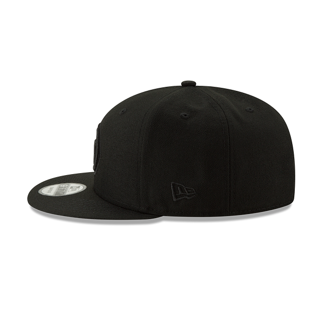 Tennessee Titans - Black on Black 9Fifty Basic Snapback Hat, New Era