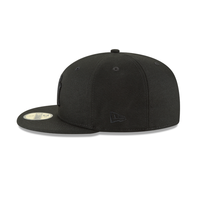 New York Yankees - 59Fifty Blackout Basic Men's Hat, New Era